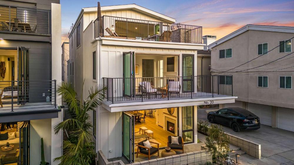 Beach Paradise - Stunning 3-Story in Long Beach
